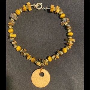 ⭐️Vintage stone statement necklace⭐️